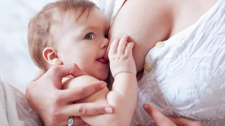 stevemoukam's tweet image. #InfluenceForHealth

Les 10 règles d'or d'un bon sevrage. 

1-Sevrage : allez-y progressivement
Il faut prévoir au moins trois semaines pour que l'enfant s'habitue doucement au nouveau goût du lait. On remplace d'abord la tétée du milieu de journée par un biberon de lait
⤵️