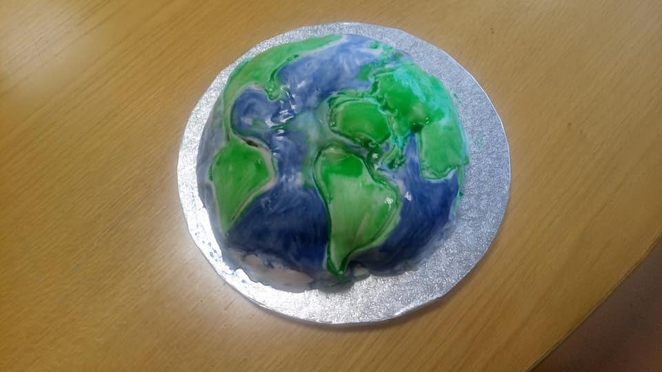seabedhabitats's tweet photo. #30DayMapChallenge #Day15 Map made without a computer ( complete with 3d core, mantle and crust) #EarthCake #icing (previous days are coming up!) https://t.co/z5YQh3ajBt