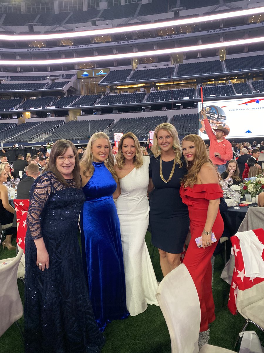 CORTFurniture's tweet photo. What a night! We had the opportunity to honor veterans this weekend at the @FoldsofHonor Gala. We have been a proud partner with Folds of Honor since 2013, providing over 50 educational scholarships to military family members across the country.🌟 https://t.co/vjvY2qJsze