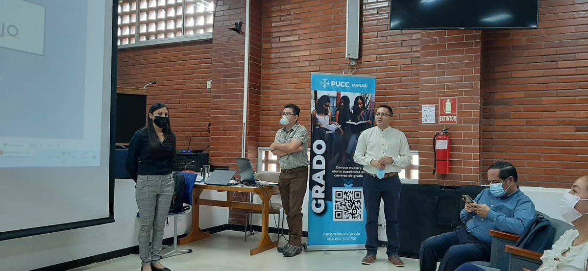 AsoGdR_Ec's tweet photo. Esta tarde, @jhonnymarcelog, vicepresidente de la #APGRE, participó en el taller de Construcción de Escenarios de Riesgos y Gestión Territorial del COVID, junto con los GAD que conforman la mancomunidad de la cuenca del #RíoPortoviejo. https://t.co/QDKcyLDh5Q