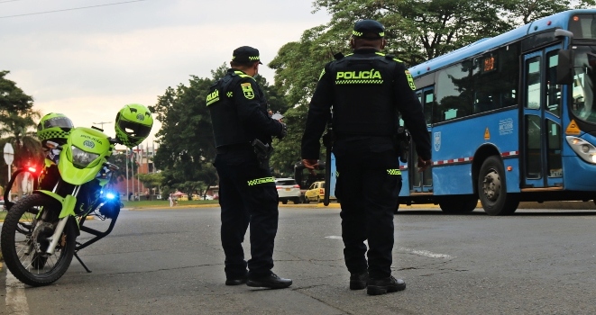 PoliciaColombia's tweet photo. The #PoliceTransformation process aims to improve the quality of police service, facing the requirements of citizens. #ItsAnHonorToBePolice https://t.co/kPuEUQHVFn