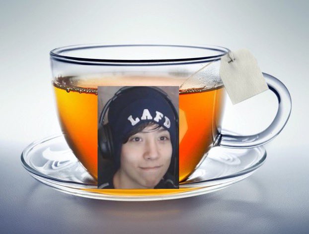 VelvetIsCake's tweet image. Happy birthday Quackitea!!!