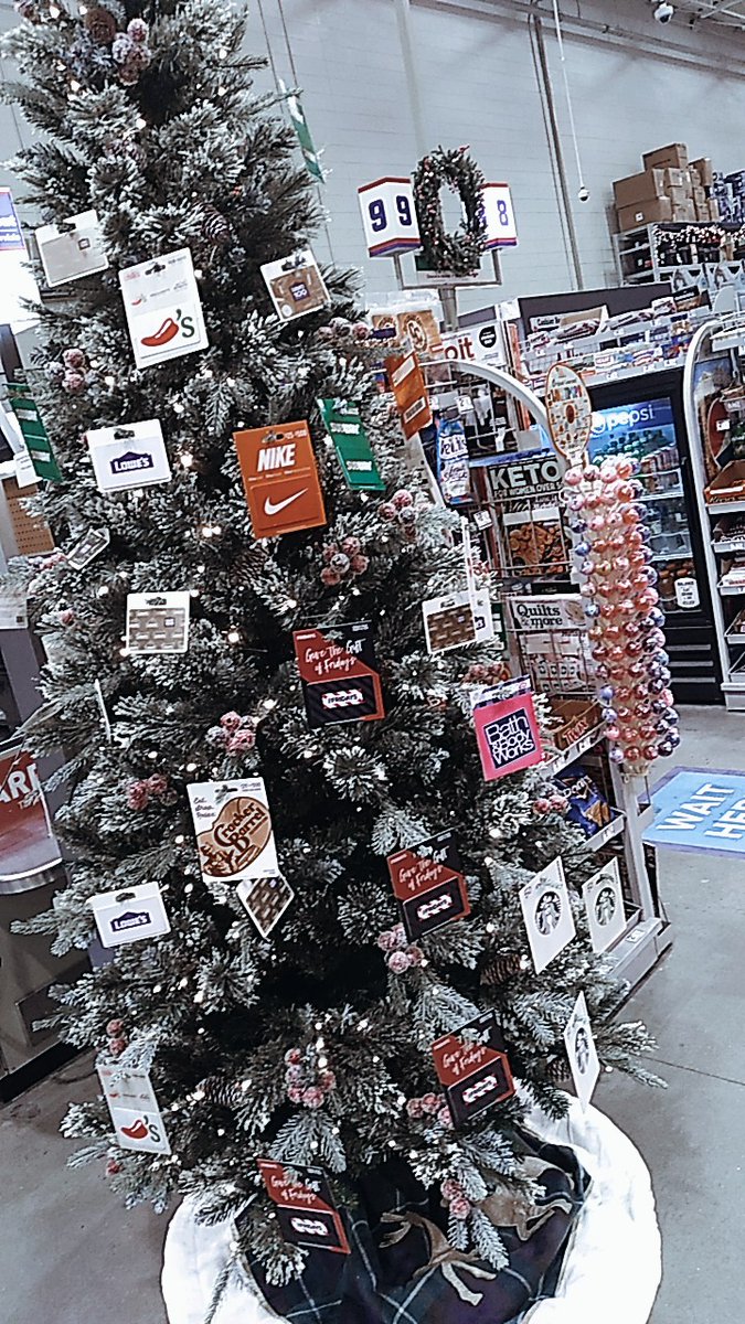 The gift card tree is officially up at Lowes 1126! Our front end is all ready for the Holiday's 🌲  1️⃣1️⃣2️⃣6️⃣ 🎅