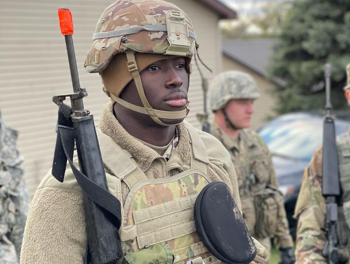 UDrotc01's tweet photo. CDT Vergamini and CDT Berry led a platoon defense lab last Thursday.

#PantherBattalion
#twoschoolsonemission

#thankfulthoughts
#leaderswanted
#3rdbrigaderotc
@armyrotc
@3rdrotcbrigade
@goarmy https://t.co/5fVC5iziCR