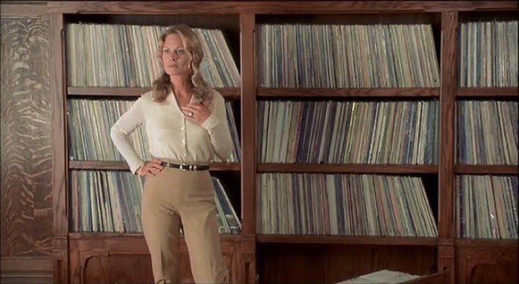 Happy birthday Beverly D Angelo. I was first impressed by her elegant sex-appeal when I saw her in High fidelity. 