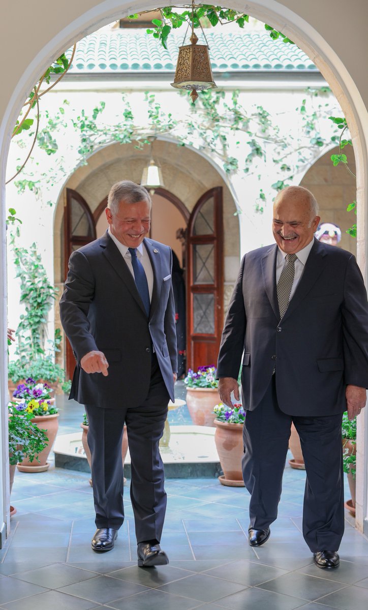 RHCJO's tweet photo. جلالة الملك عبدالله الثاني ينعم بوسام مئوية الدولة الأولى على سمو الأمير الحسن بن طلال، تقديرا لمكانته الكبيرة واعتزازا بإسهاماته المتميزة وخدماته الجليلة في سبيل رفعة الوطن، في عهد المغفور له، بإذن الله، جلالة الملك الحسين بن طلال، والتي يواصلها في عهد جلالة الملك عبدالله الثاني https://t.co/DVNL2DpZWF