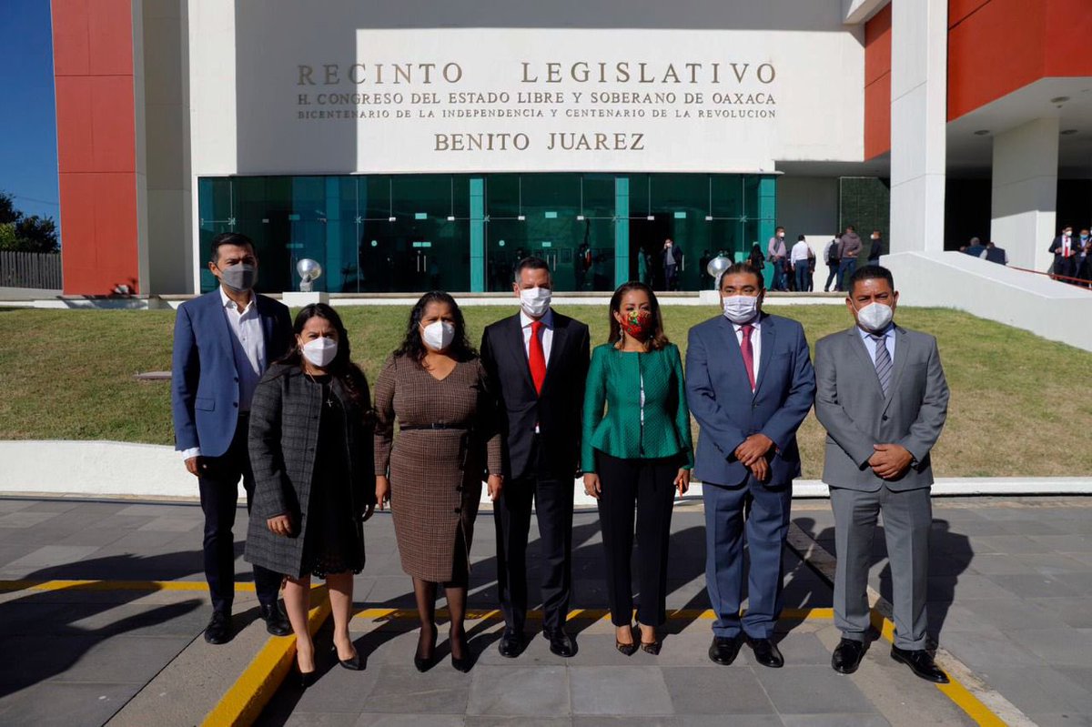 alejandromurat's tweet image. Acudí a la #LXVLegislatura del @CongresoOaxaca_ para entregar mi Quinto Informe de Gobierno. Hoy, seguimos transformando el rostro de Oaxaca, a través de acciones que permiten el crecimiento de las familias.