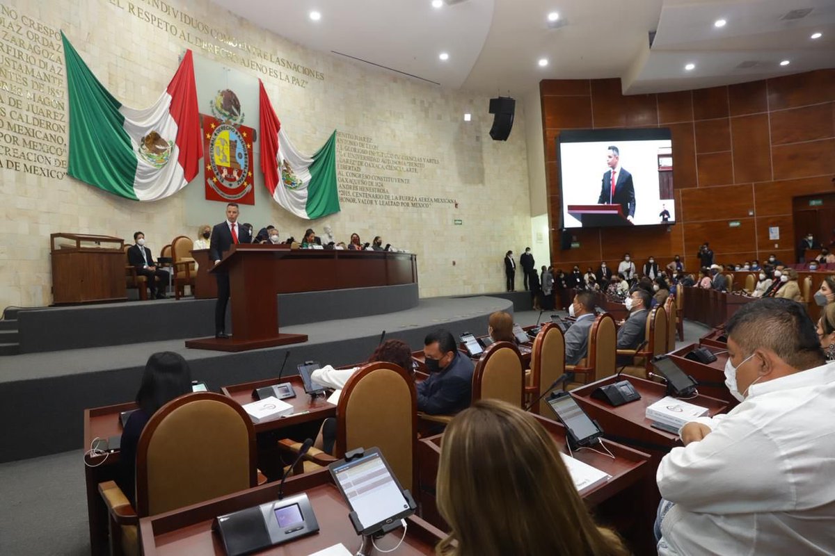 alejandromurat's tweet image. Acudí a la #LXVLegislatura del @CongresoOaxaca_ para entregar mi Quinto Informe de Gobierno. Hoy, seguimos transformando el rostro de Oaxaca, a través de acciones que permiten el crecimiento de las familias.