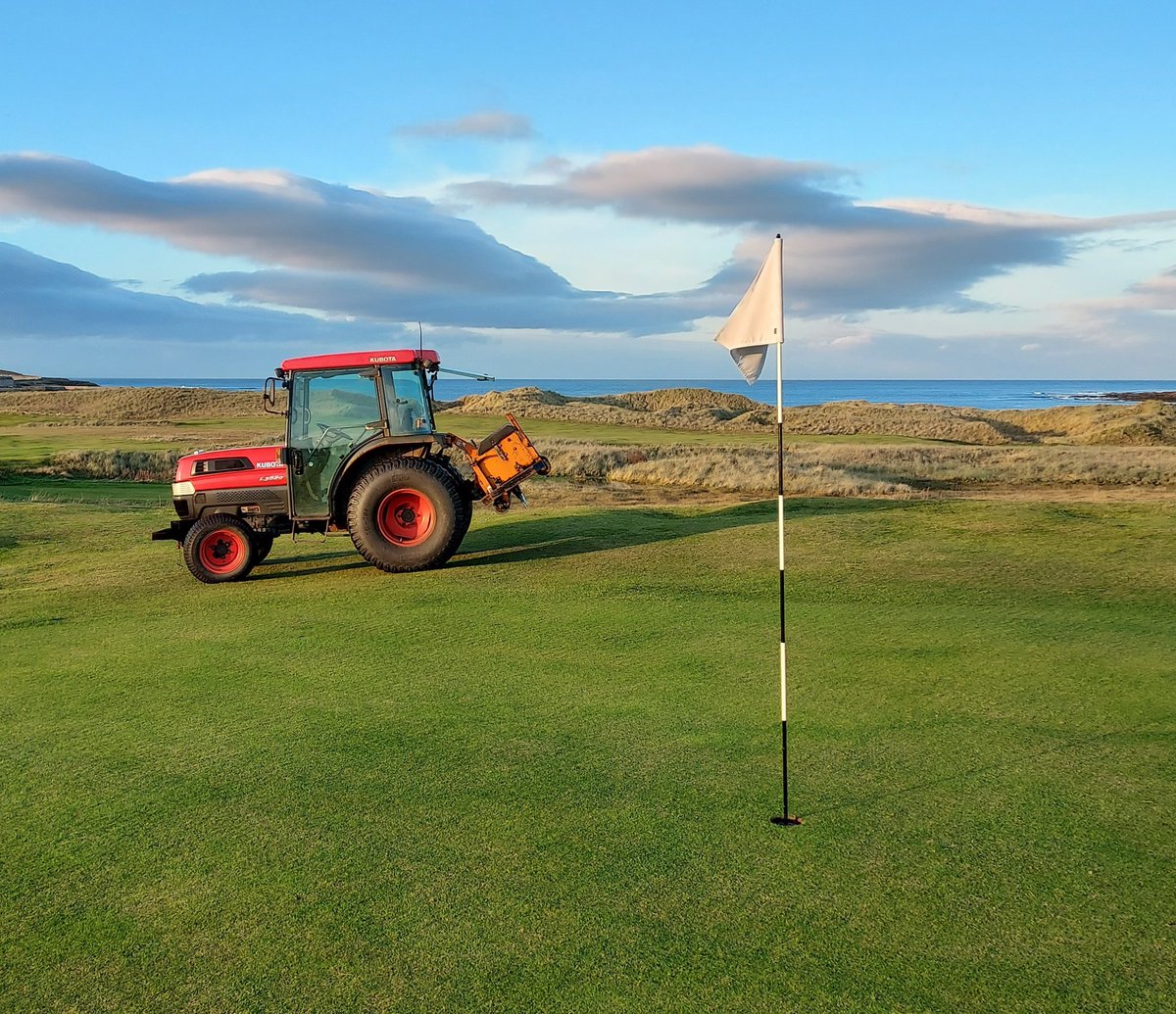 JasonNorwood88's tweet photo. Beautiful morning whilst out on course prep followed up with some needle tine work on the greens down to 120mm. #goodtines #greenkeeper #golf #Highlands https://t.co/c43m6jN4qU