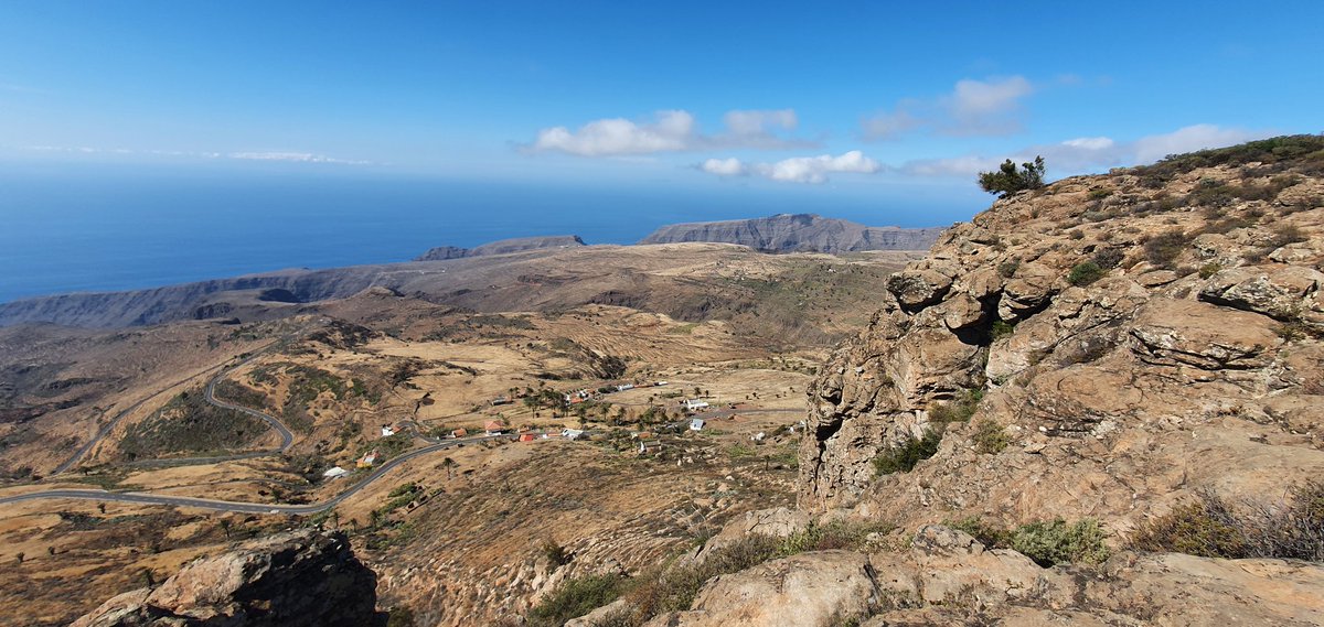 bcleeve's tweet photo. Two shortish but stiff climbs on #LaGomera today. The first up on to #Fortaleza, a really odd pretty much perpendicular granite intrusion and the second up to #AltoGarajoney, the highest pont on the island from which #MtTeide on #Tenerife was visible today. https://t.co/DEnwC7OnSs