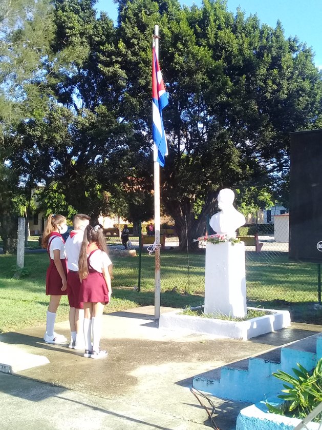 DmeCamaguey's tweet photo. #15DeNoviembre 
#ReinicioDelCursoEscolar
Sencillo y colorido acto Municipal en Camagüey por el reinicio del curso escolar
@CubaMined 
@elsa_ena 
@DPECAMAGUEY 
@escuredo_mercy 
@CLPEJI https://t.co/jdVXPPTIo6