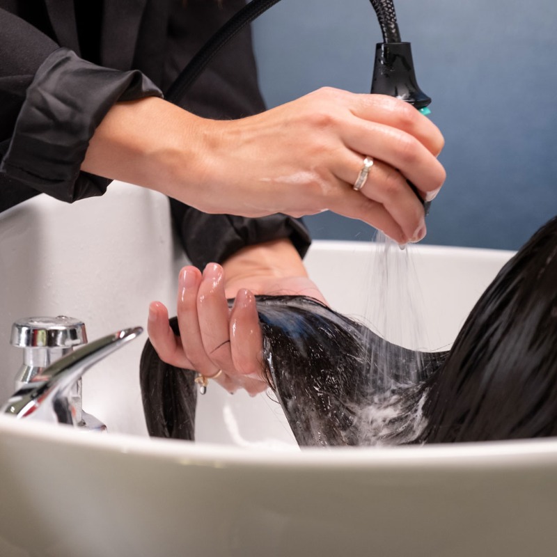LOrealGroupe's tweet photo. We are happy to share that L'Oréal Water Saver's collaboration with #Gjosa is part of the 100 best innovations 2021 ranked by @TIME. This beauty tech haircare #innovation reinvents the hair washing experience by using water more #sustainably. Discover more👇