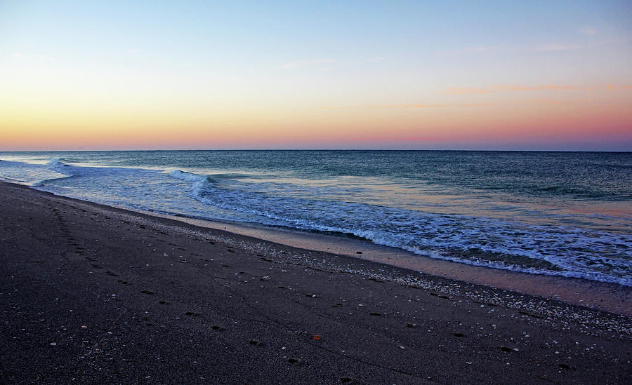 Sunrise at Manasota Key Florida!
#manasotakey #florida #sunrise #beach #artforsale #sandybeach #wallart #homedecor #shopsmall #giftideas #floridabeach #englewoodflorida #gulf 
buff.ly/2SWWaaD