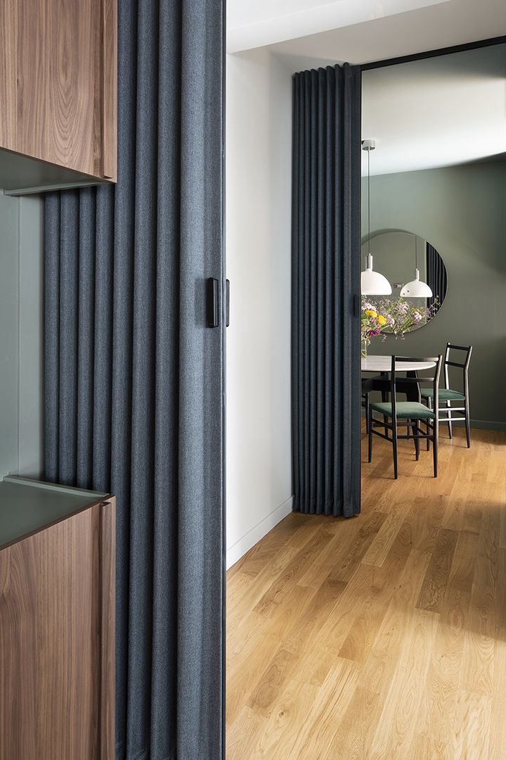 Home_des1's tweet photo. فواصل ديكورية متحركة للفصل بين منطقتين في المنزل 2️⃣

#ديكور #ديكورات_داخلية 
#تصميم #تصميم_داخلي #فن #interiordesign https://t.co/QrGKGH5dNQ