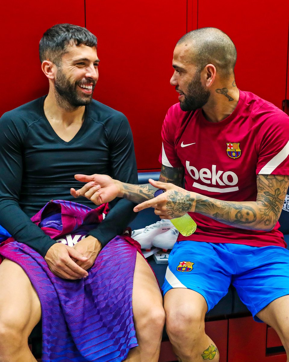 ActuFoot_'s tweet photo. Dani Alves est de retour à la maison. 🏠🔵🔴

📸 @FCBarcelona https://t.co/5KrVEENgEF