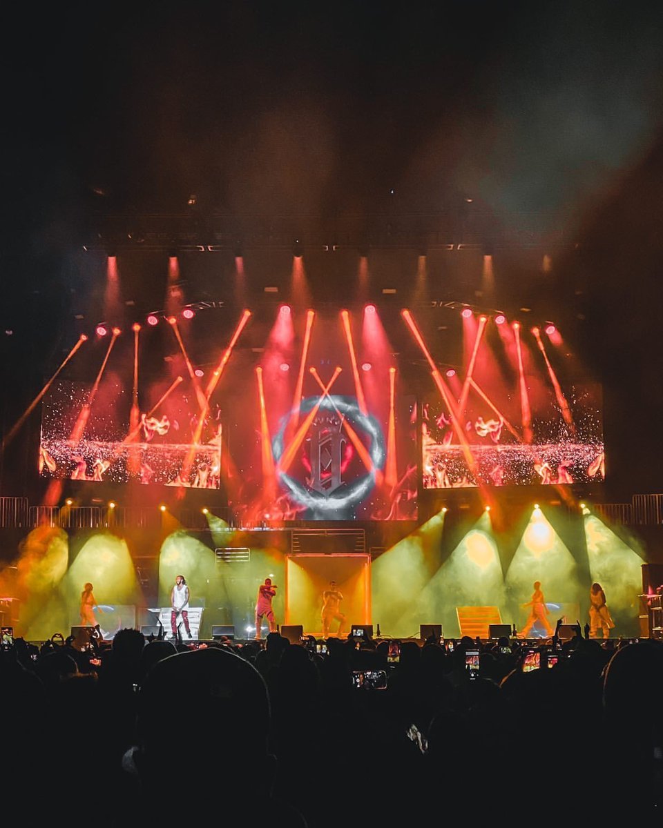 TheRobeWay's tweet photo. Out on The Millennium Tour 2021 with a #productiondesign by Ray βRD3β & Morgan Taylor Edwards & #lightingprogramming by Morgan Taylor Edwards, along with #lightingcrewchief Trey Copeland & a rig using @Robelighting #MegaPointe & #Spiider supplied by Elite Audio+Visual Elements. https://t.co/g1H7QSjdqa