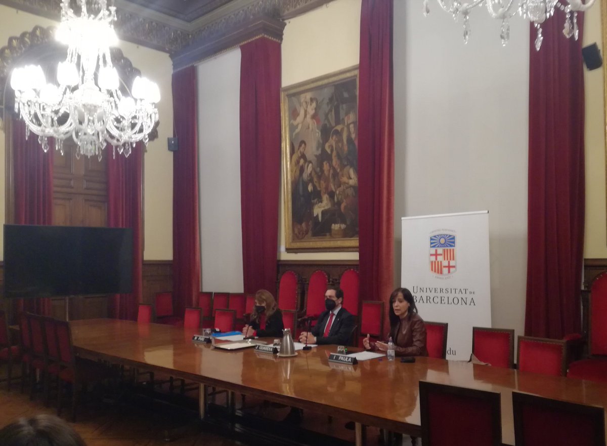 #PremiPòsters | La directora adjunta de l’<a href="/idp_iceub/">idp-ub</a>, @isabelpaulaub, subratlla com una de les potencialitats de l'#Agenda2030 és que parla de sensibilitzar i capacitar per a l'assoliment dels #ODS. «Des de la #universitat hem de contribuir al dret a la #participació del jovent»