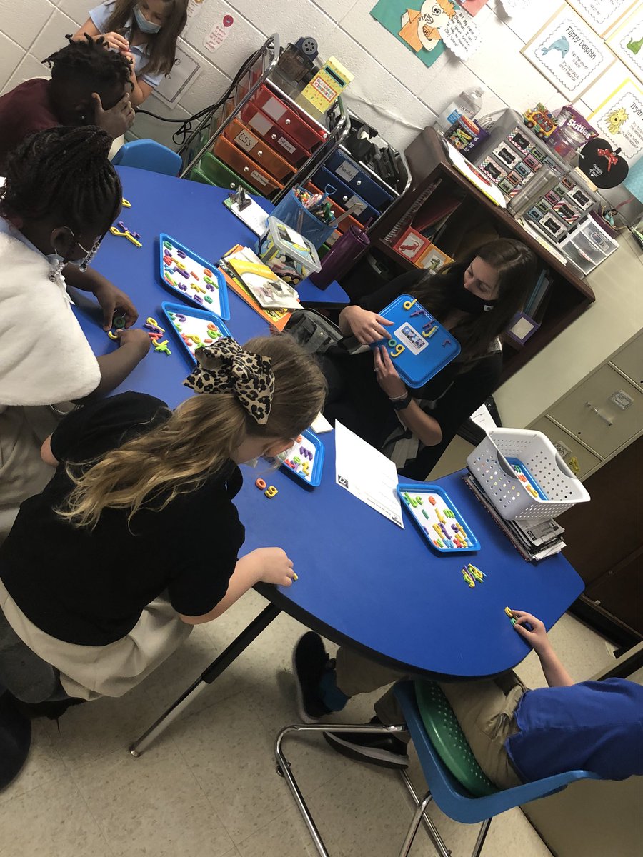 LydianAndrea's tweet photo. I absolutely loved visiting @Fairdale_Elem this morning. 5th graders meeting volume expectations for writing using @JSerravallo strategies, 1st grade Ts and Ss engaged in #JCPSGuidedReading and #JCPSReadingWorkshop, 3rd graders applying standards @MettilleJesse @hummeljean1 https://t.co/DVVkhQjfbP