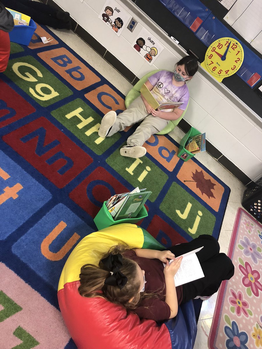 LydianAndrea's tweet photo. I absolutely loved visiting @Fairdale_Elem this morning. 5th graders meeting volume expectations for writing using @JSerravallo strategies, 1st grade Ts and Ss engaged in #JCPSGuidedReading and #JCPSReadingWorkshop, 3rd graders applying standards @MettilleJesse @hummeljean1 https://t.co/DVVkhQjfbP