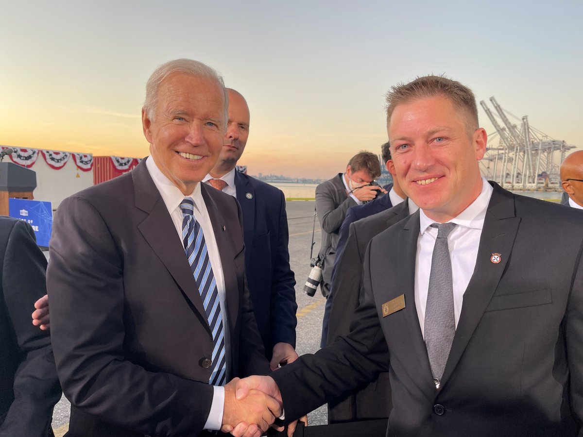 Maritime_AMC's tweet photo. Adam Vokac, @MEBAUNION President, greets @POTUS #JoeBiden during his visit to the @portofbalt on Wednesday, November 10, when he spoke to #stakeholders regarding the recently passed #InfrastructureBill and its impact on the #USmaritimeindustry.
#securityatsea #POTUS #MEBAUnion https://t.co/TBRIBlRYM6