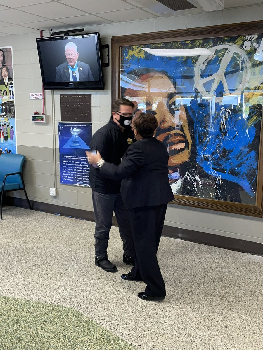 ms_angelear's tweet photo. Martin Luther King, Jr. portrait reveal at MLK, Jr Elementary School. Simply AMAZING! @DOCSFIVE @finleych @HSVk12 @luther_elem @uahdelta @BroadwayHsv https://t.co/5Nza0v9Co1