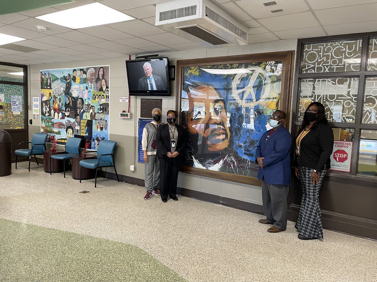 ms_angelear's tweet photo. Martin Luther King, Jr. portrait reveal at MLK, Jr Elementary School. Simply AMAZING! @DOCSFIVE @finleych @HSVk12 @luther_elem @uahdelta @BroadwayHsv https://t.co/5Nza0v9Co1