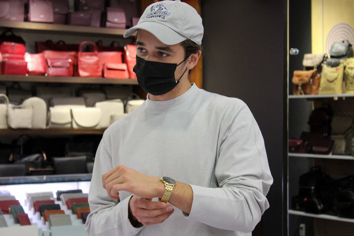 Kelowna_Rockets's tweet photo. .@marcuspacheco05 picked up his Player of the Month Fan Vote @Nixon_Now watch from Foursight Supply Co. at @ShopOrchardPark yesterday. 

Use Rockets10 on https://t.co/eFpJkkIZ17 from now until Black Friday to save 10% on Nixon watches. https://t.co/eWW7gLGHgJ