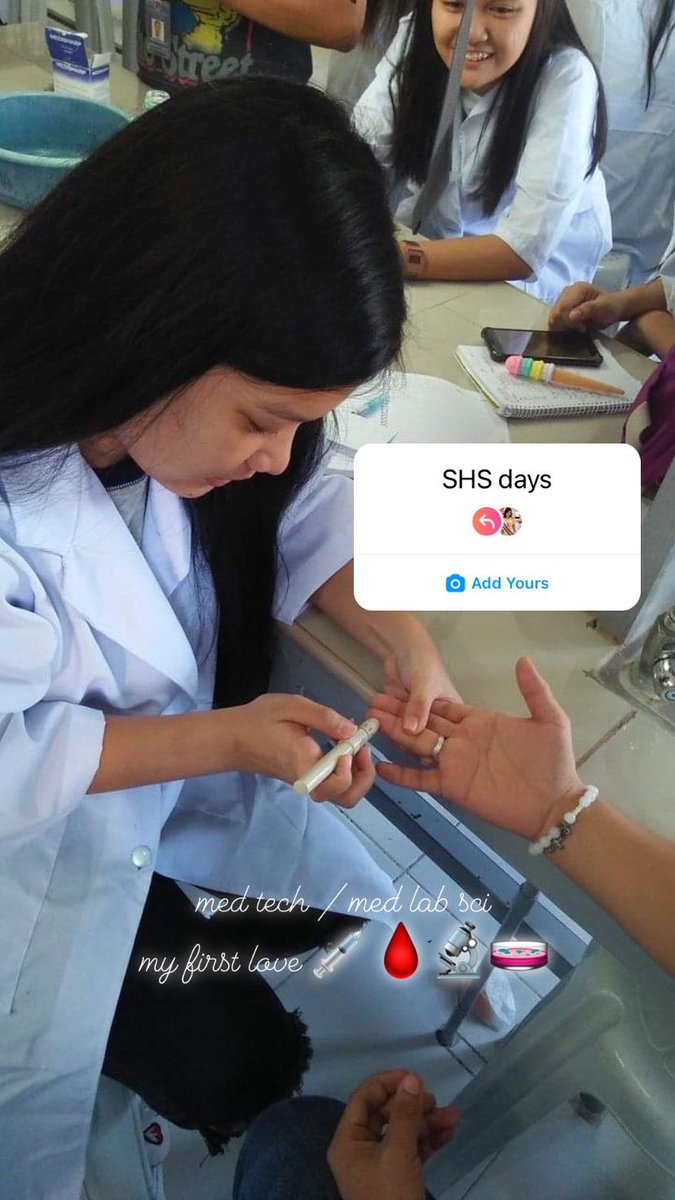 arjunavasquez_'s tweet photo. ✨nostalgia✨ shs : my first love course 🔬 &amp; solo pack 👯‍♀️🤍 https://t.co/RIe5Qr6VGe