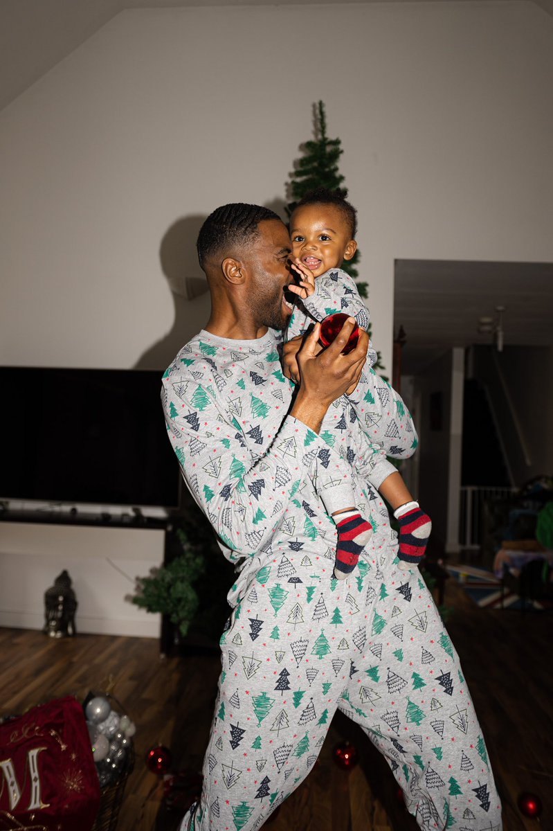 aireyys's tweet photo. ad. It’s the pyjamas for me 🌲
Primark understood the assignment 🎅🏾
#iworkwithprimark
#MyKindofWonderful https://t.co/P7eUsSkXd4