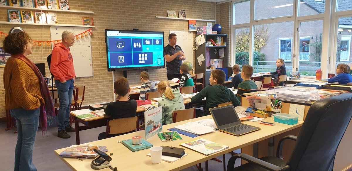 ceparacena's tweet photo. Primera visita a un centro de Holanda dentro del proyecto #TeachersOnTour #Mierasmusplus #ErasmusPlus. En esta ocasión visitamos la escuela "BS De Lepelaar" en Steenwijk. Destacar el ambiente cálido, casi de hogar, en el que el alumnado convive, disfruta y aprende. @sepiegob https://t.co/1pnpHbiIAB
