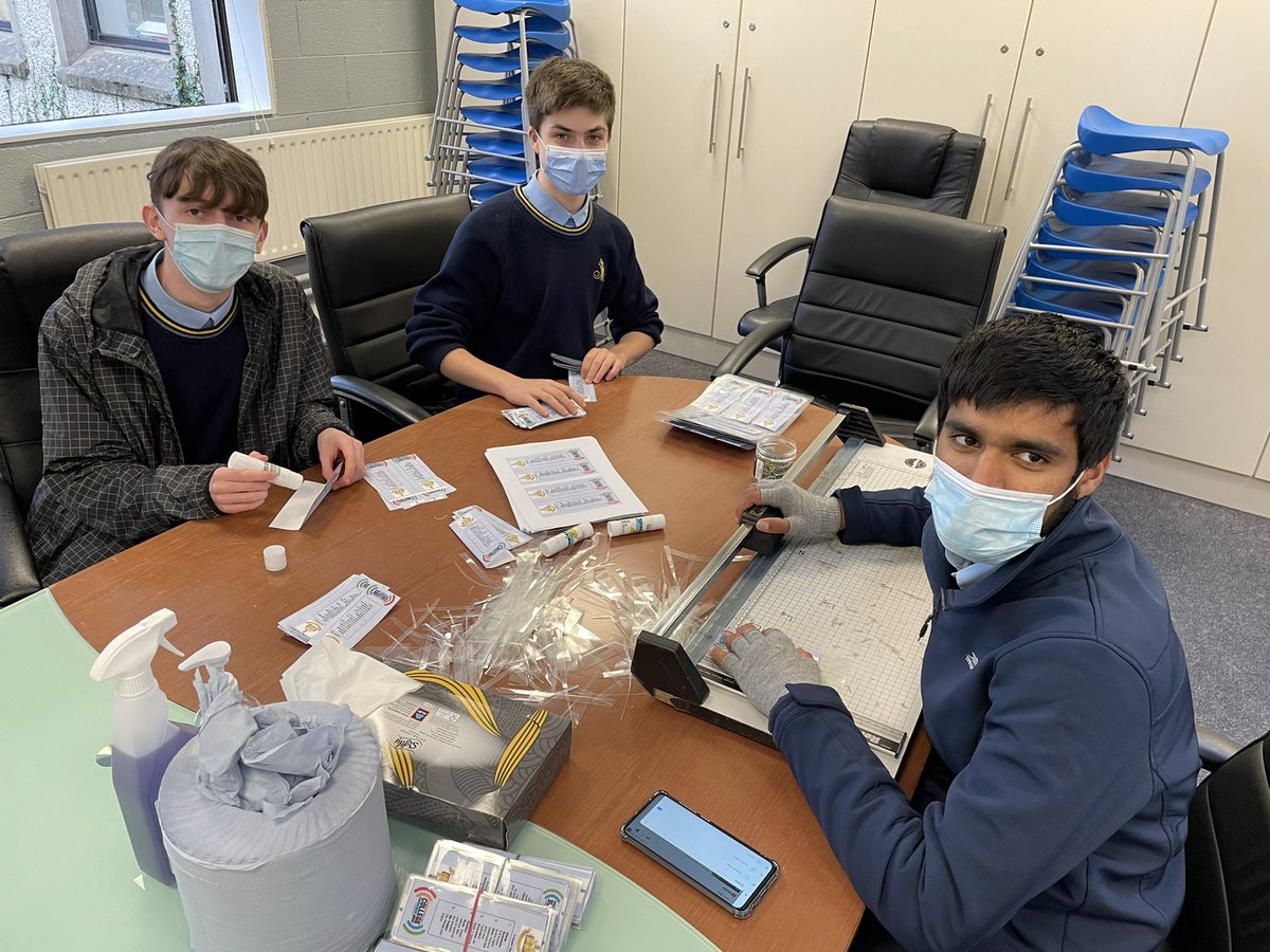 MPC_Leadership's tweet photo. The dream team! Thank you to our fantastic #TransitionYears who are giving a hand with our College Awareness week preparations 👨‍🎓 @moylepark  #MPCCAW @CollegeAware https://t.co/jU2hAQ3T1Z