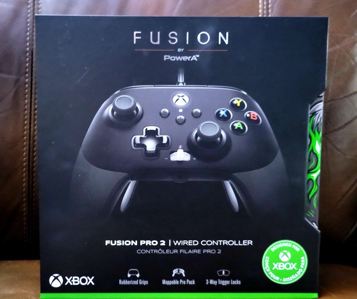 MrboomstickXL's tweet photo. I wanted to THANK @PowerA for sending Double Barrel Gaming the #FusionPro2 @Xbox Wired Controller for review! 

This controller is GORGEOUS &amp; feels AMAZING. I will be doing a FULL Review on my @YouTube Channel. Here are some HD pictures. https://t.co/2hpkK9sPTC