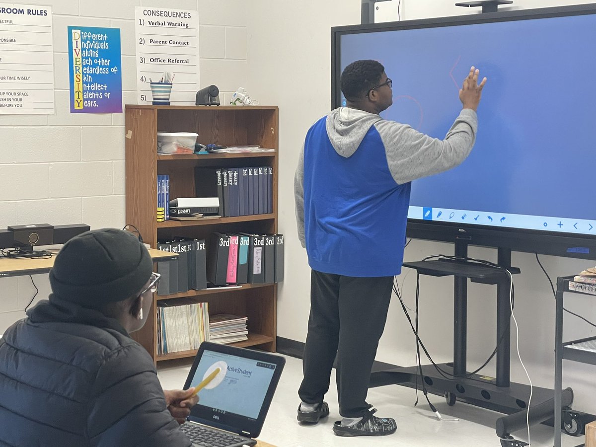 CareerTech_TPSD's tweet photo. Teacher Academy students peer teaching today while showing understanding of the components of a lesson plan and implementing a lesson plan written by them… #handson #realworldexp #futureteachers #TA #CTE #TPSD https://t.co/hB3zU83JW1