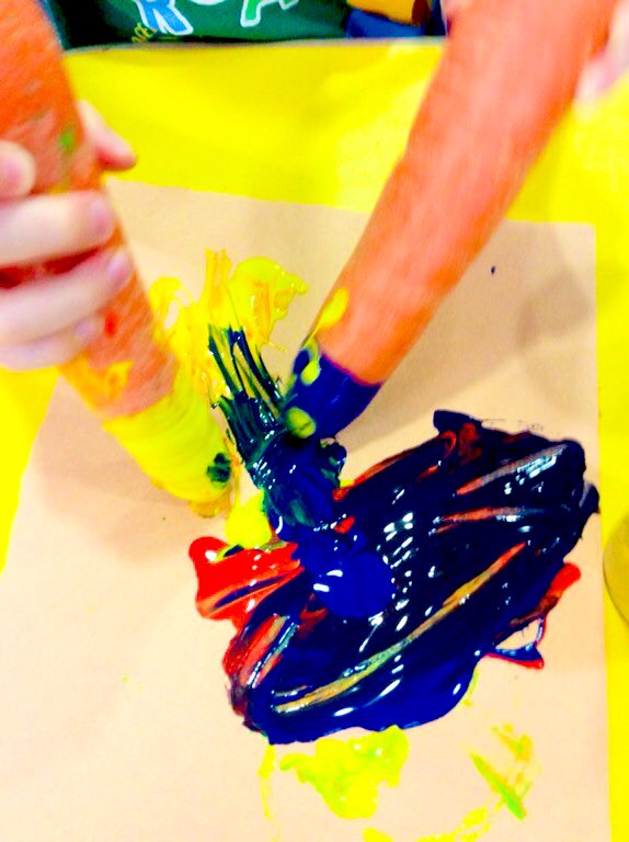 Mark making with a twist today… Nursery explored colour mixing with carrots! 🥕🥕🥕🥕 Hope you’ve had a gorgeously curious day too xx ❤️🧡💛💚💙💜