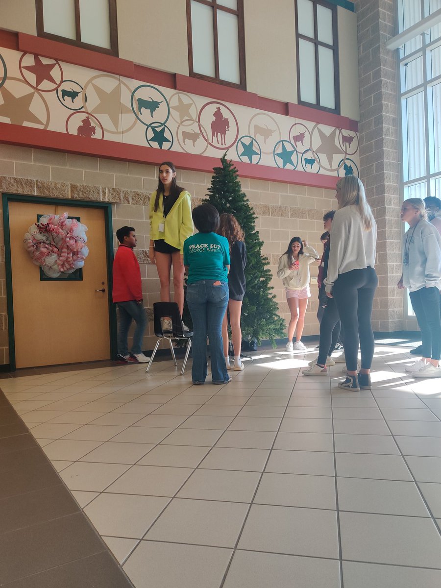 PALSGRHS's tweet photo. Big shout out to our PALS 2ND period class. This was the first tree used in our first home & my kids 1st tree. 😭 This was donated to the PALS program to continue the tradition of Deck the Halls. They did great setting it up grateful for them! 🙏🏾❤️ #weareGR #grattitudechallenge https://t.co/ghsIrXhAJd