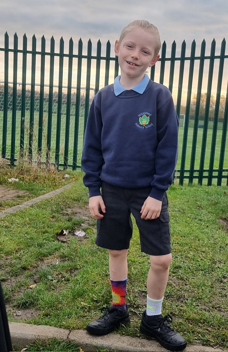 Juliedawsonpret's tweet photo. Anyi bullying week
#OddSocksDay https://t.co/aKbvsNsz1E