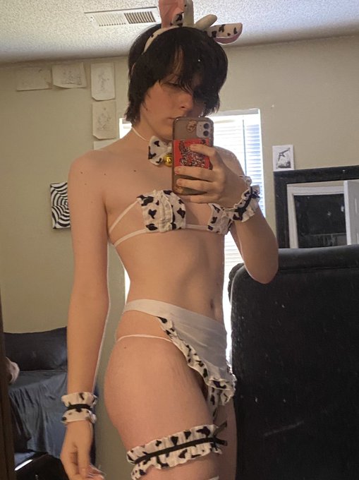 2 pic. Haha “moo” y’know? https://t.co/EM4MeVaGRc