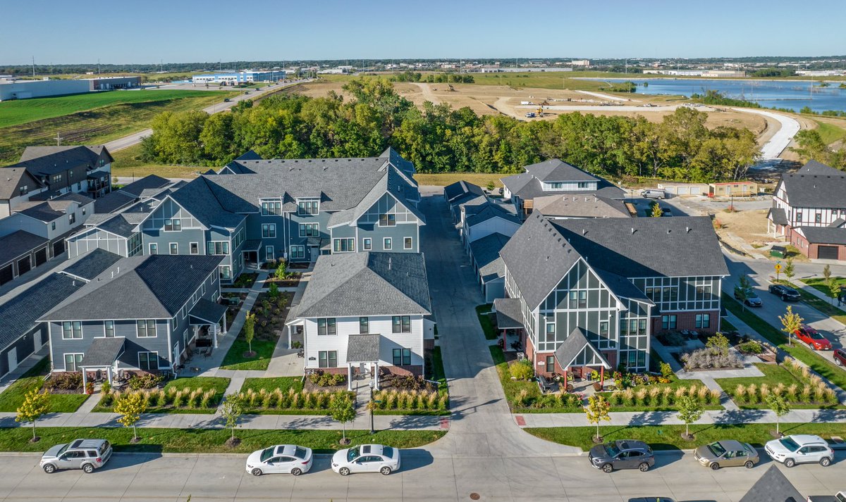 OpticosDesign's tweet photo. Building more Missing Middle Housing types can lead to beautiful neighborhoods in your community. Check out the Collection here:
https://t.co/TmzRblRNFl
.
.
.
#missingmiddlehousing #rethinkzoning #thinkbigbuildsmall https://t.co/4XZWMP4oBH