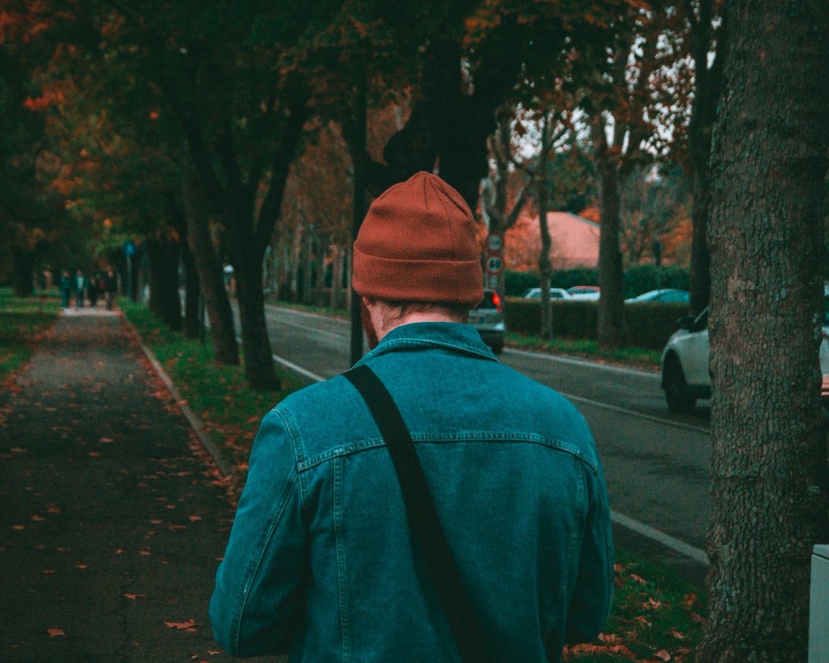 r_3tro_'s tweet photo. piccolo consiglio, mai lasciare la vostra fotocamera nelle mani dei vostri amici.

#autumncolors #redhaired #redhairs #autumnleaf #Sony #sonyalpha58 #bealpha #sonyalpha https://t.co/ooFZHRPTD6