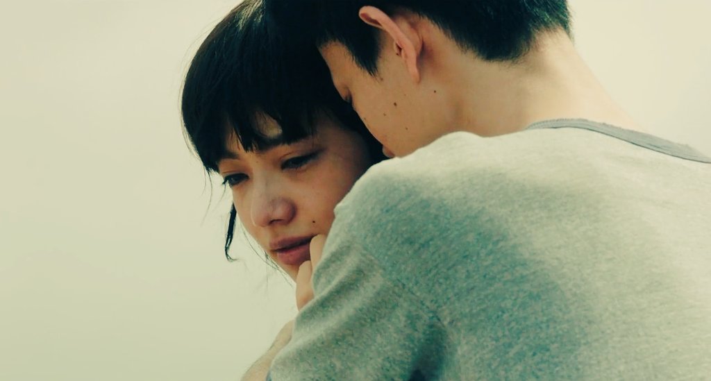 糸 if you see someone crying or grieving, give them a warm hug