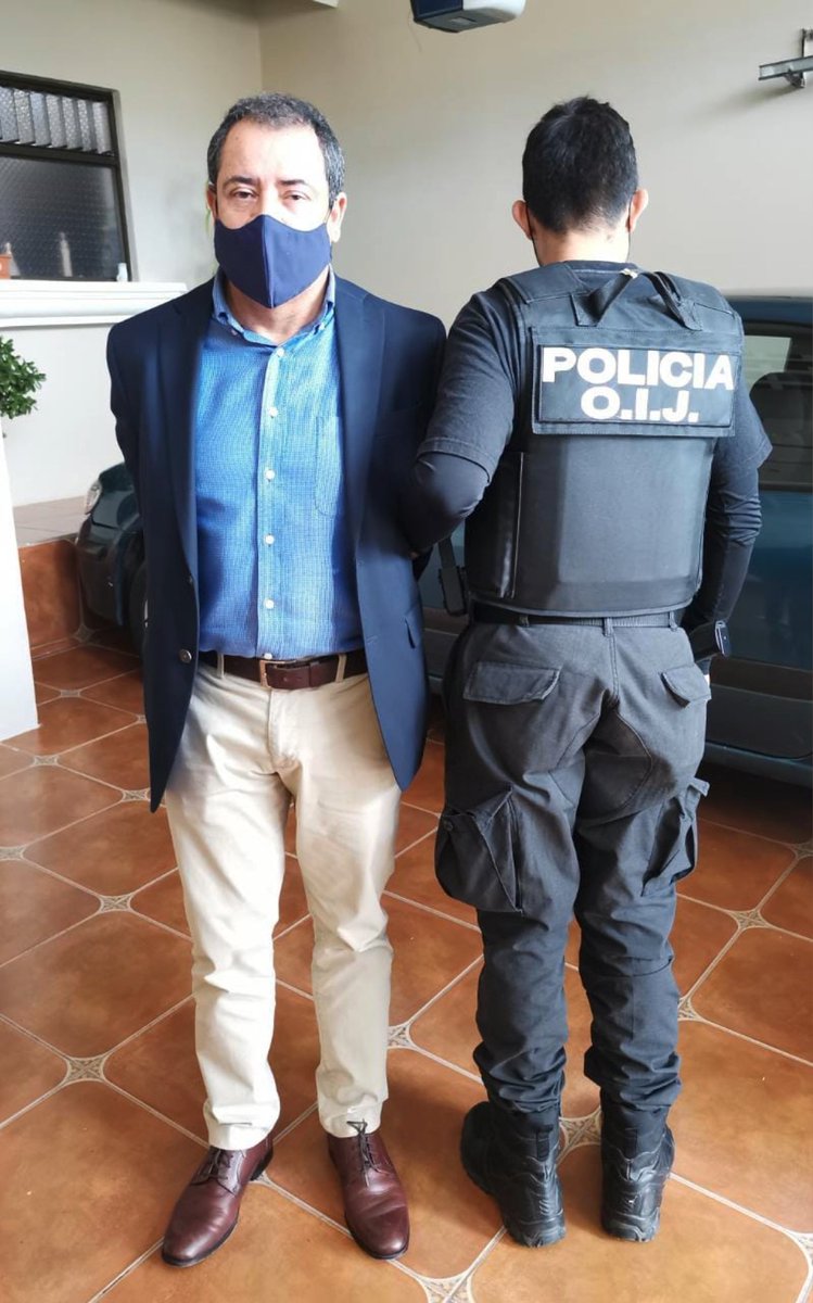 TreceNoticiasCR's tweet photo. El alcalde de #Cartago #MarioRedondo también ya se encuentra en manos de las autoridades por los allanamientos de esta mañana conocidos como #OperacionDiamante https://t.co/D2O2YcMSui