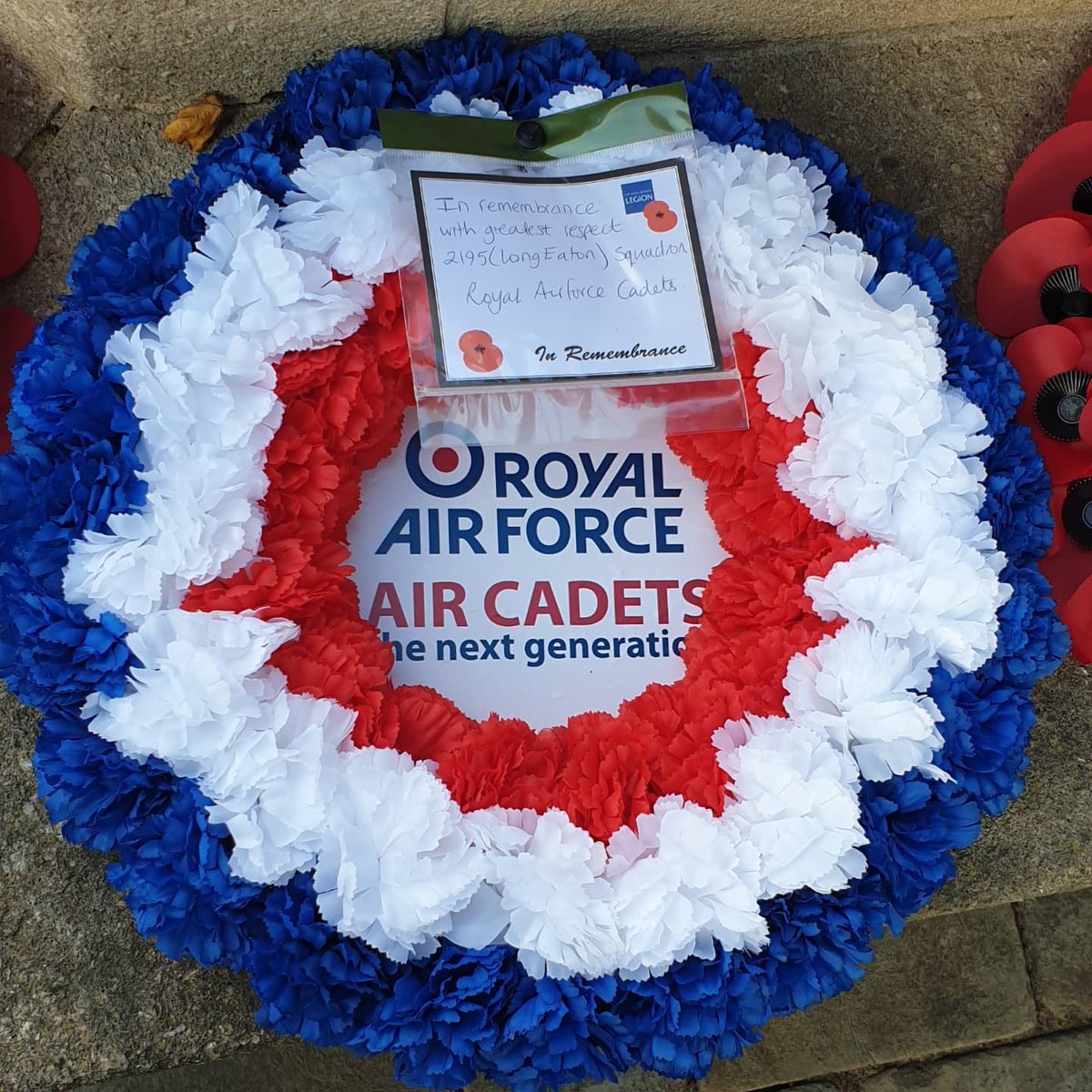 2195RAFAC's tweet photo. Yesterday, our Cadets paraded through Long Eaton to honour those who lost their lives in war. 

We will remember them. 

#aircadets #noordinaryhobby #whatwedo #rememberanceday 
@CERegionRAFAC @OC_SEMids @east_mids_rfca @SEMidsWgRAFAC @maggiethrouperewash https://t.co/XG48ZX4gu9