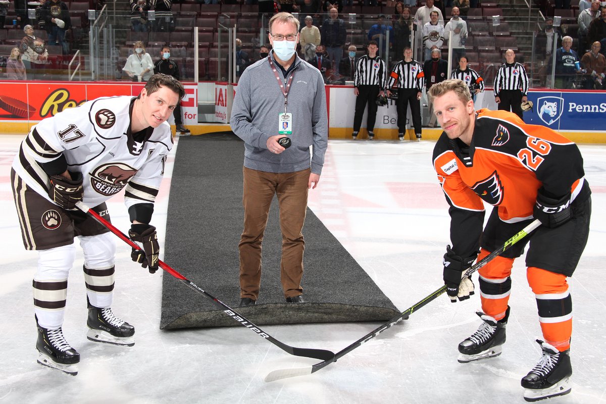 🎉Congrats to Dr. Matthew Silvis for being recognized on Hometown Heroes Night at @TheHersheyBears. In addition to serving his roles at Penn State Health, Silvis is the Bears’ team physician. Silvis was honored for his service to the team and the surrounding community.
