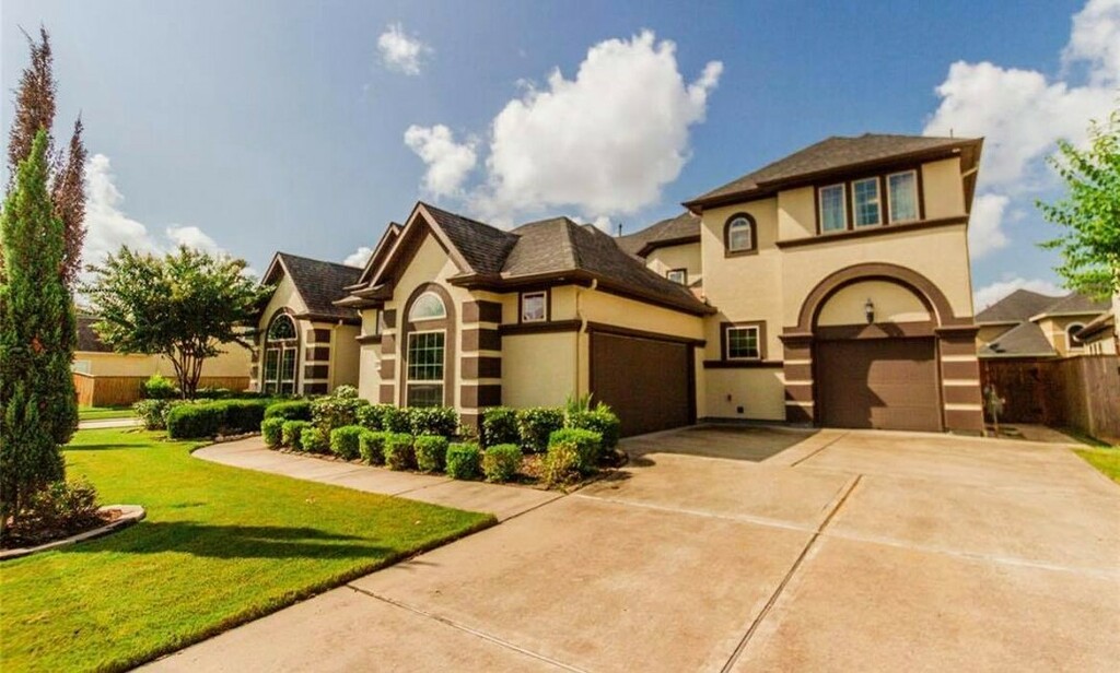 tcomptonhtx's tweet photo. Welcome home, located in Avalon at Pine Mill and zoned to Katy ISD. This gorgeous Taylor Morrison home features 6 bedrooms, 5 full baths, and a 3 car garage. 

Contact me for a private showing ! 

 ________________________

Tracie Compton, Realtor ®️ | 𝐧𝐟𝐠 
📲 (832) 430-2… https://t.co/p454saz6kq