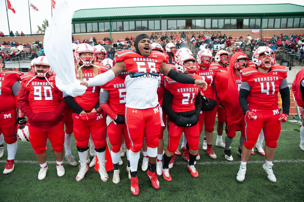 MonmouthCollege's tweet photo. Monday mood 🙌

Congrats to our @RollScotsFB team on their 22nd consecutive win over Knox in the Turkey Bowl! 🦃🏆 #RollScots https://t.co/lF12gbWyVf