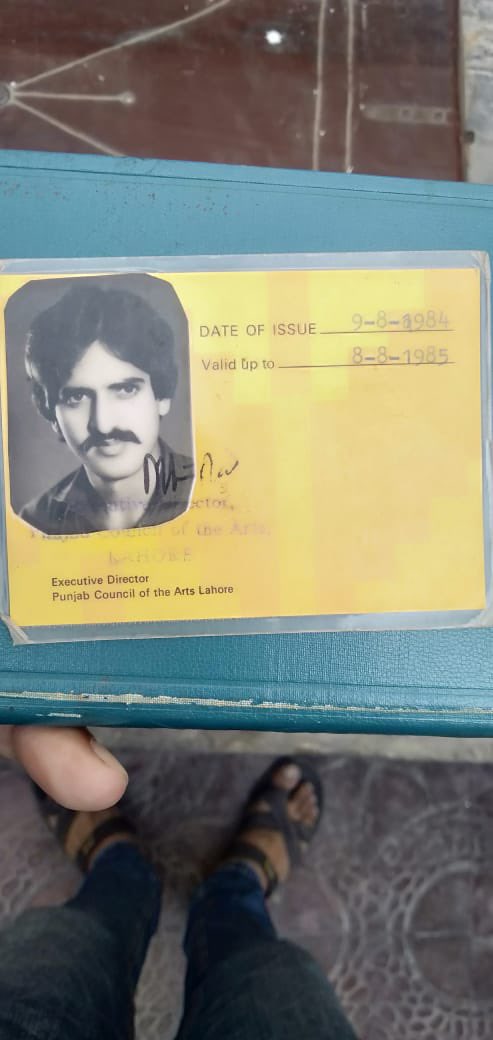 hunjiii's tweet photo. Today I found out my dad was training to become an actor back in Pakistan. Drama school enrolment and everything.  I always wondered why he didn’t give a huge amount of push back when I decided to become an actor. This explains so much. Whoa. https://t.co/EXyIaEJzjb