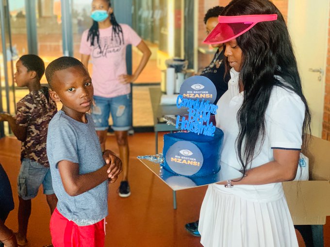Day well spent ❤️thanks to Makaziwe Nozipho Bell intsimbi @PhilMphela @TakaTina1 #givingbacktothecommunity<a href="/tag/givingbacktothecommunity"class="tags"><span>#givingbacktothecommunity</span></a><a href="/tag/givingmonday"class="tags"><span>#givingmonday</span></a>