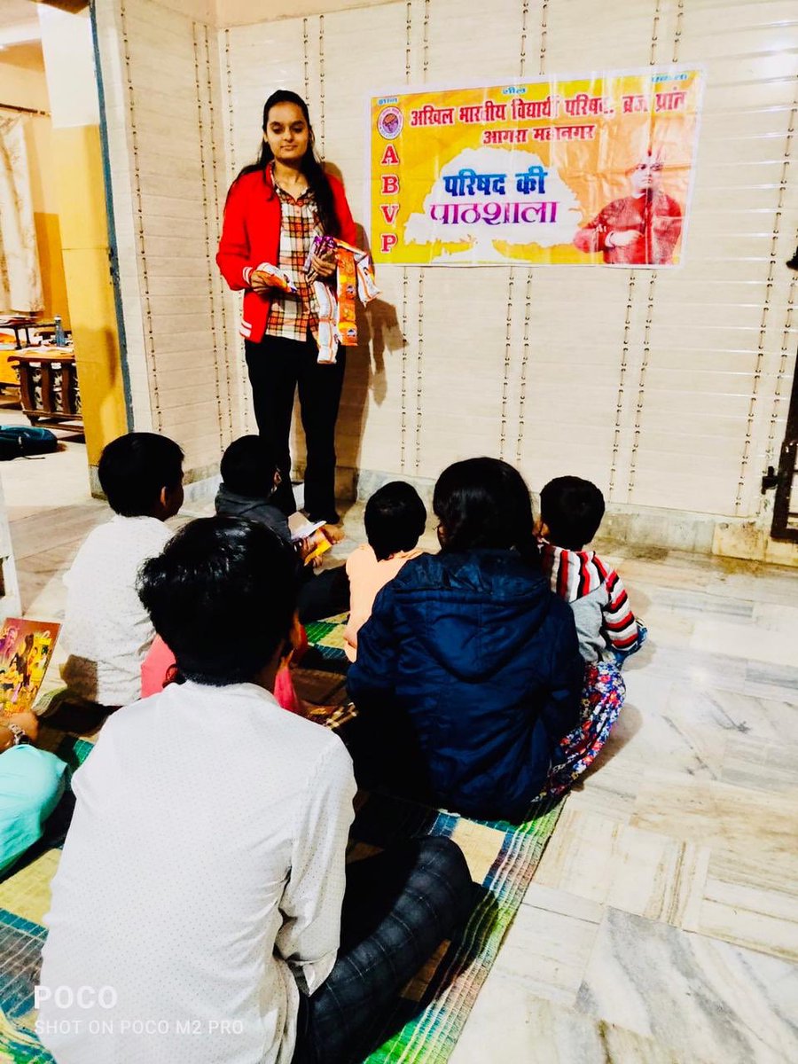 shubhamkashyapG's tweet photo. अखिल भारतीय विद्यार्थी परिषद आगरा महानगर द्वारा चलाई जा रही परिषद की पाठशाला में बाल दिवस के उपलक्ष्य में बच्चों को पेन,नॉटबुक इत्यादि देकर बच्चों के साथ बाल दिवस मनाया ।
#AbvpBraj
#AbvpAgraMhanagar
#AbvpSfs https://t.co/IhOiVraSmL
