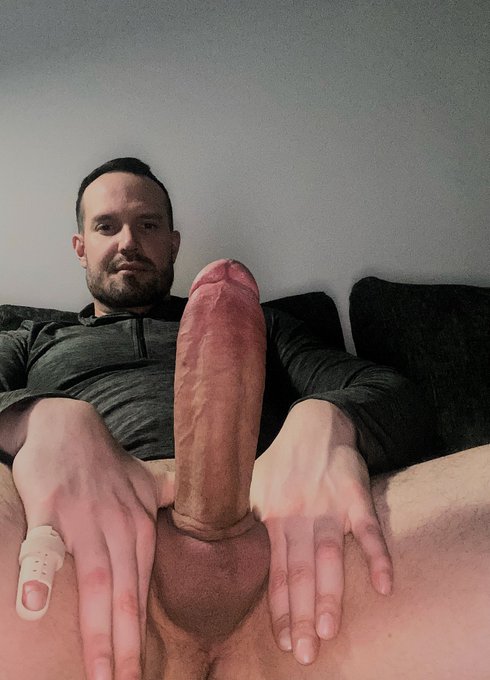 4 pic. Wake up with horny in my monster cock ! #monstercock #bigdick #andyonassis #gay #porn #man #men