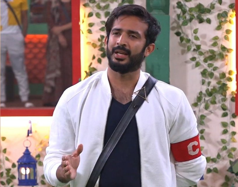 anchorravi_offl's tweet photo. Neat ga nidhaanamga athani points cheppindu 😊
His version is perfect & crystal clear 👌
#CaptainRavi kummings 🤘🤘
#Ravi #BiggBossTelugu5 #AnchorRavi https://t.co/MyDj3DsEka